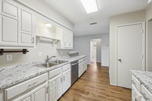 Honeysuckle Dr-1704-011.jpg