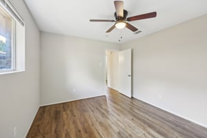 Honeysuckle Dr-1704-022.jpg