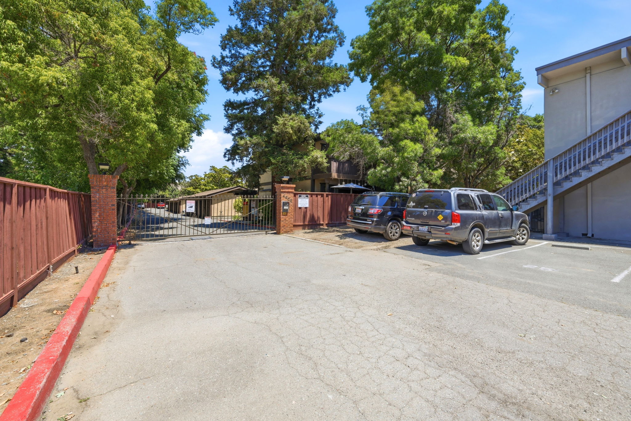 033_F8_4805 Clayton Rd 12