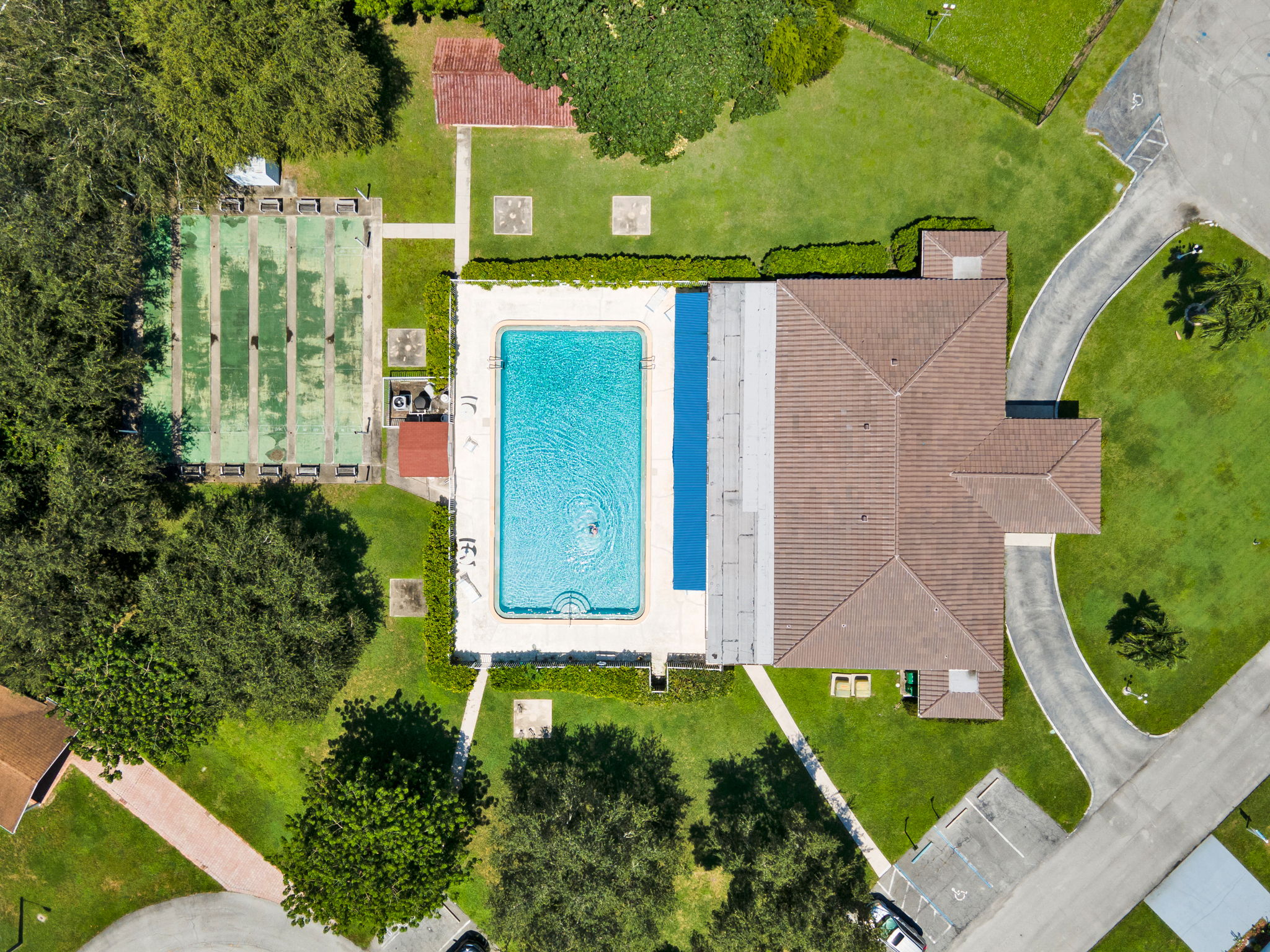 Clubhouse w/Community Pool