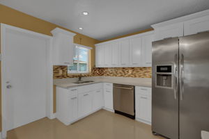 Kitchen w/Laundry Room Entry