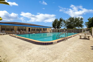 Mainlands 5 Community Pool