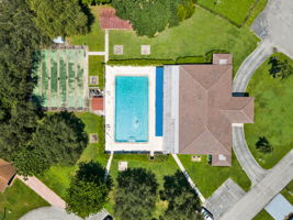 Clubhouse w/Community Pool