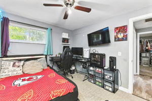  Photo 32