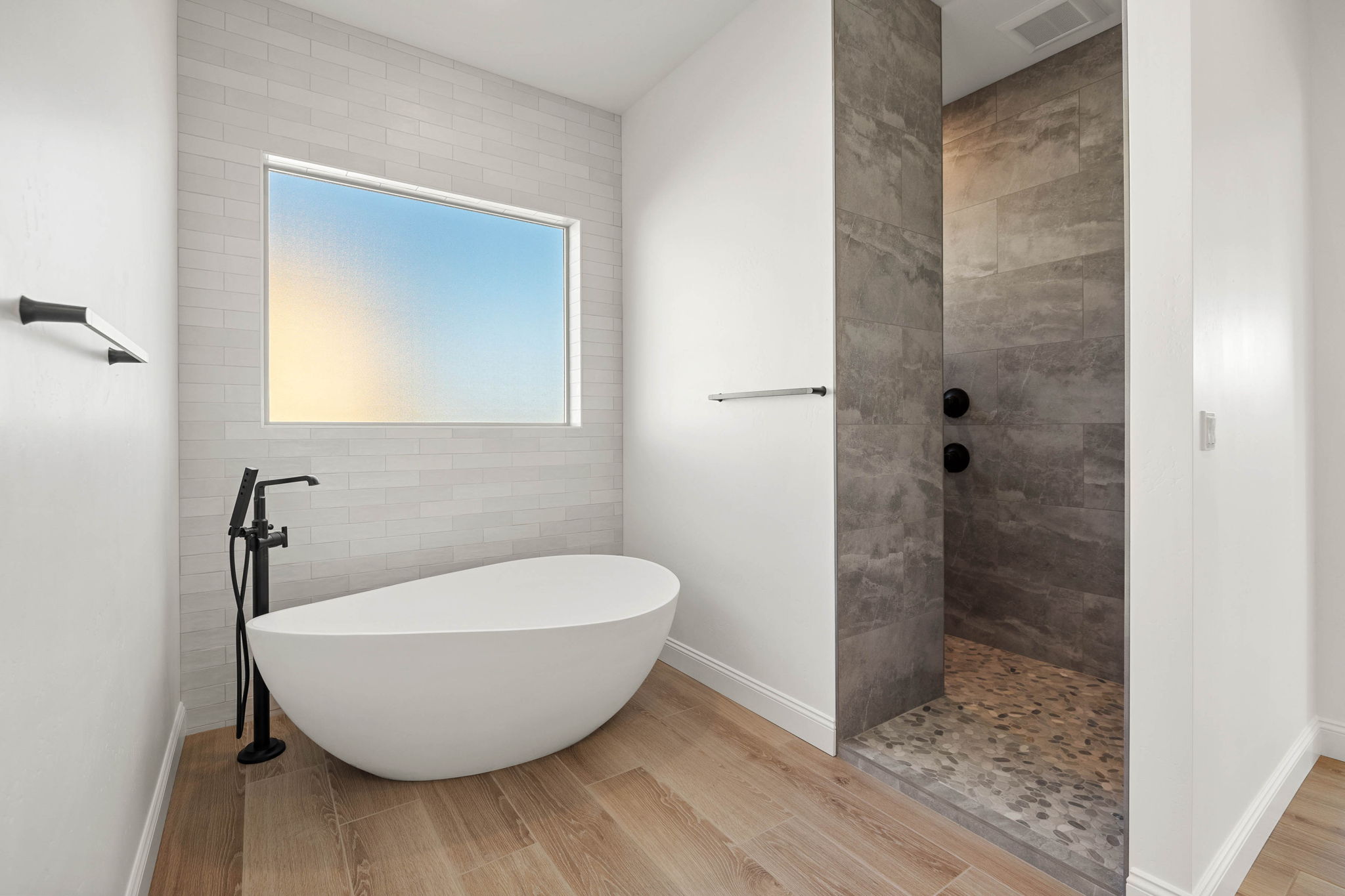 Primary Bathroom (2)