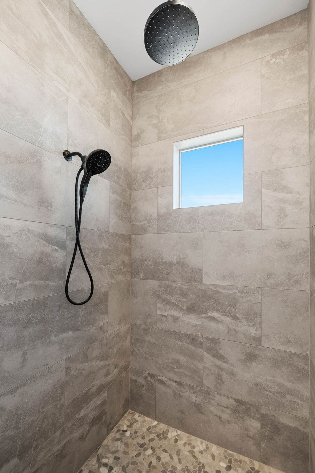 Primary Bathroom (3)