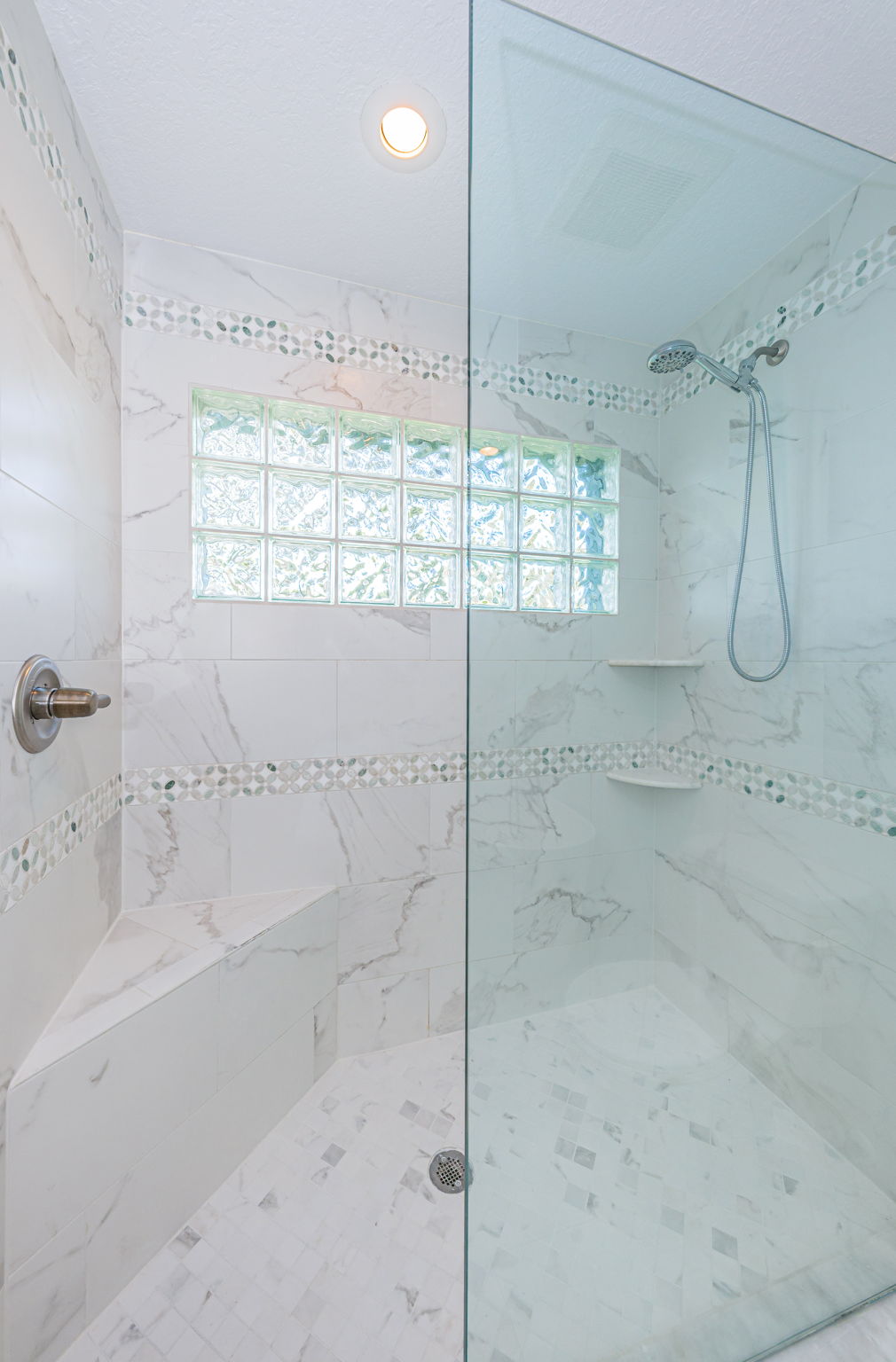 Primary Bathroom1c