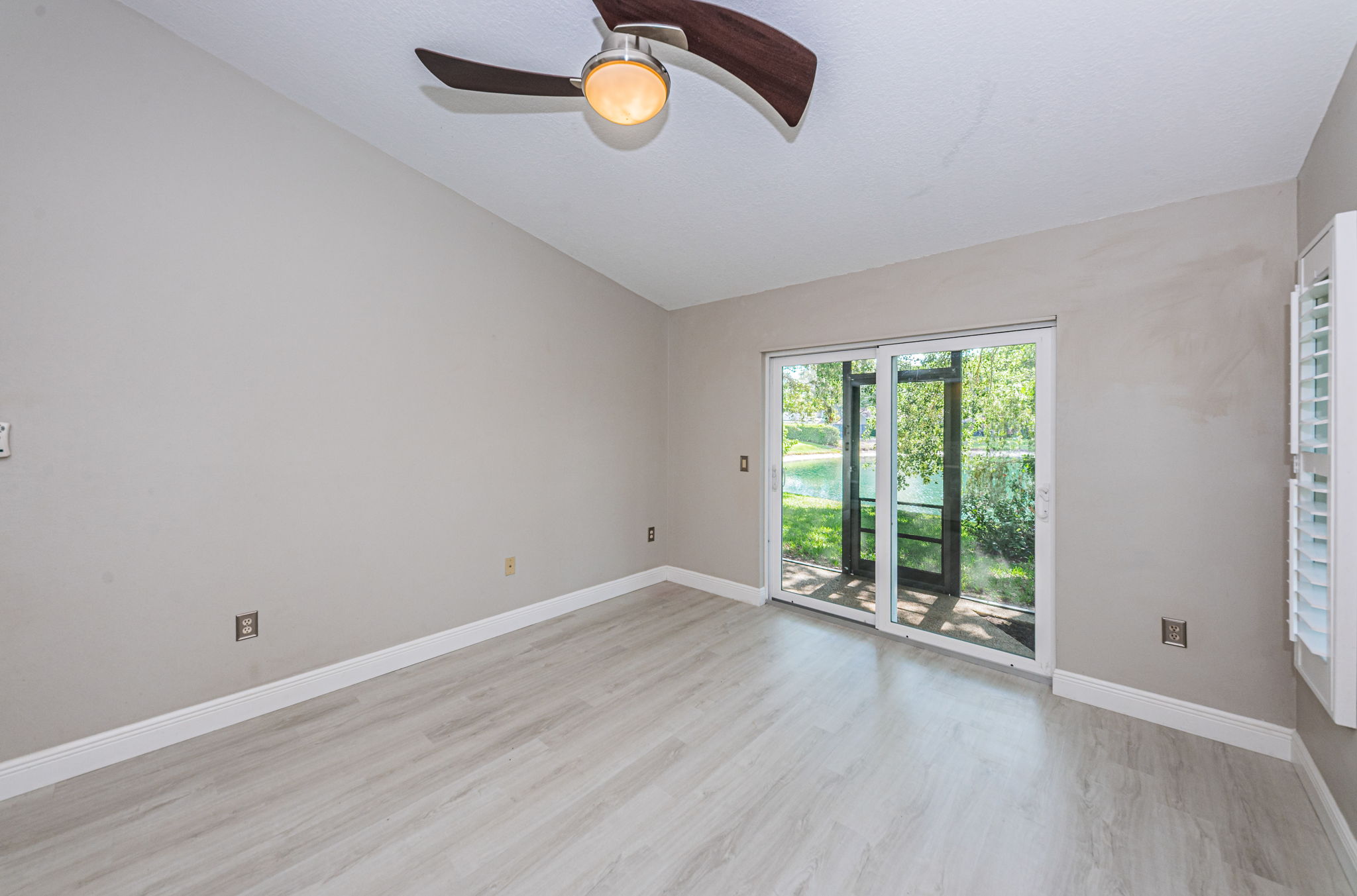 Primary Bedroom1b