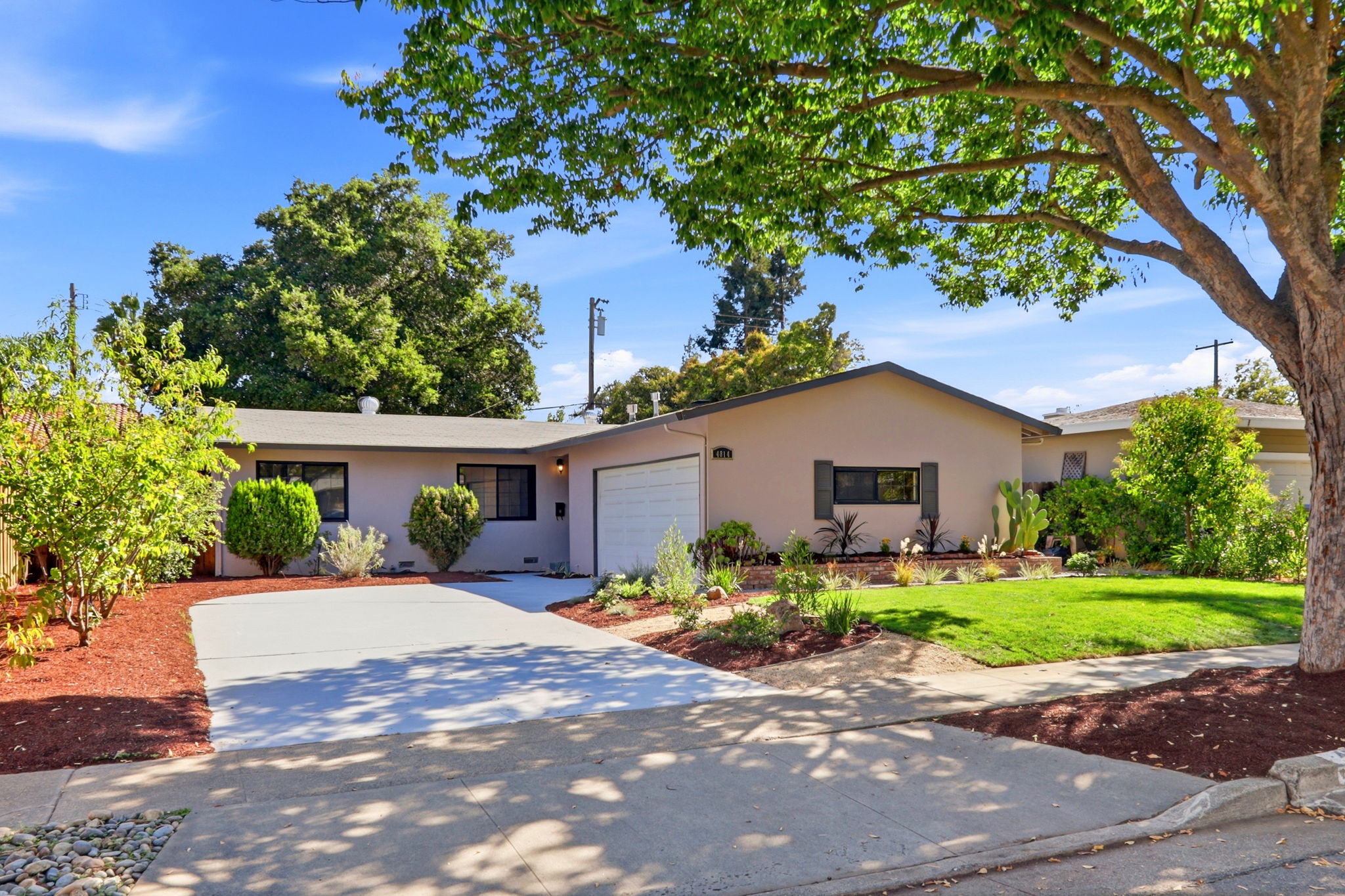 002_F8_4814 Clydelle Ave