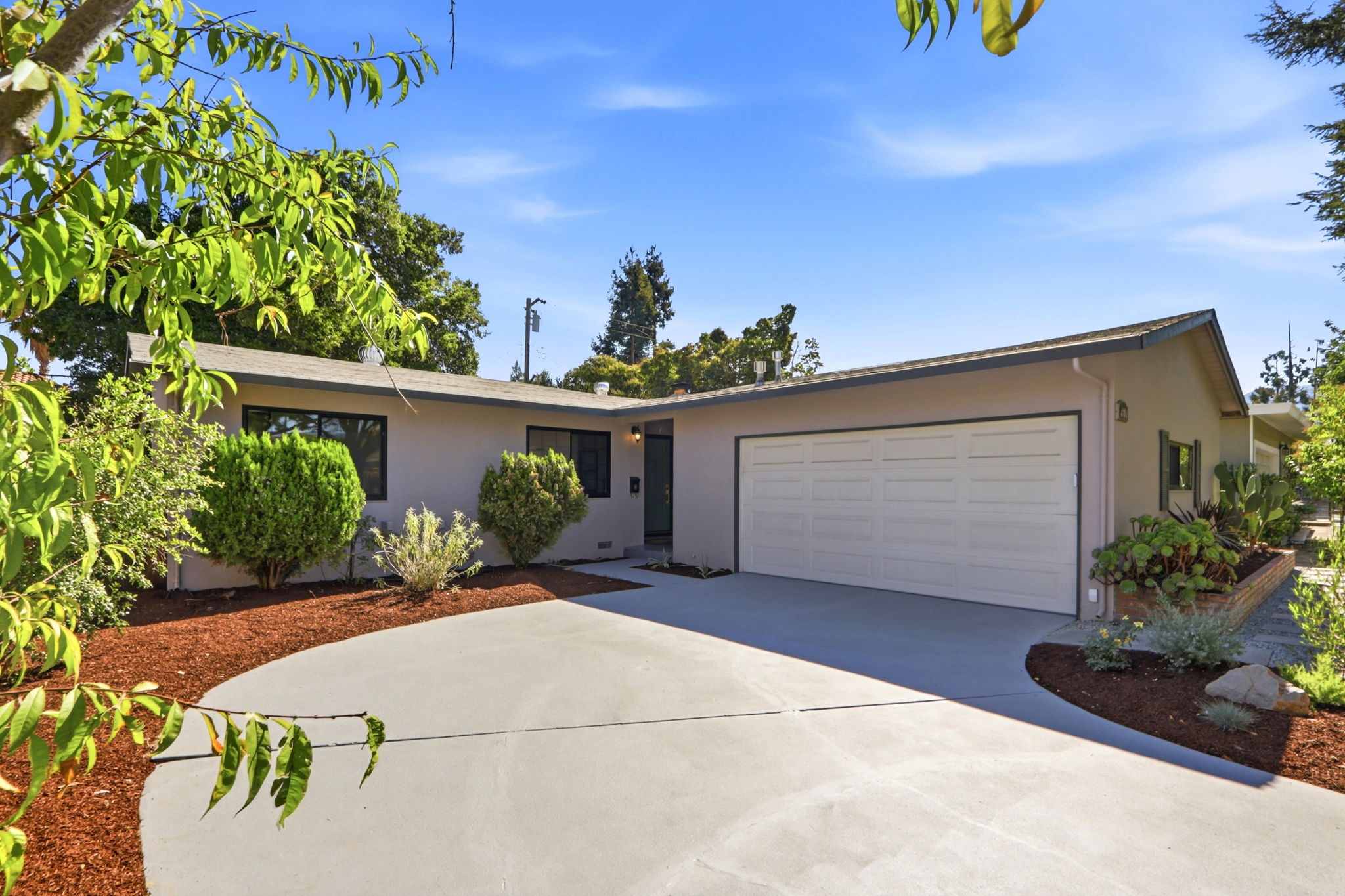 004_F8_4814 Clydelle Ave