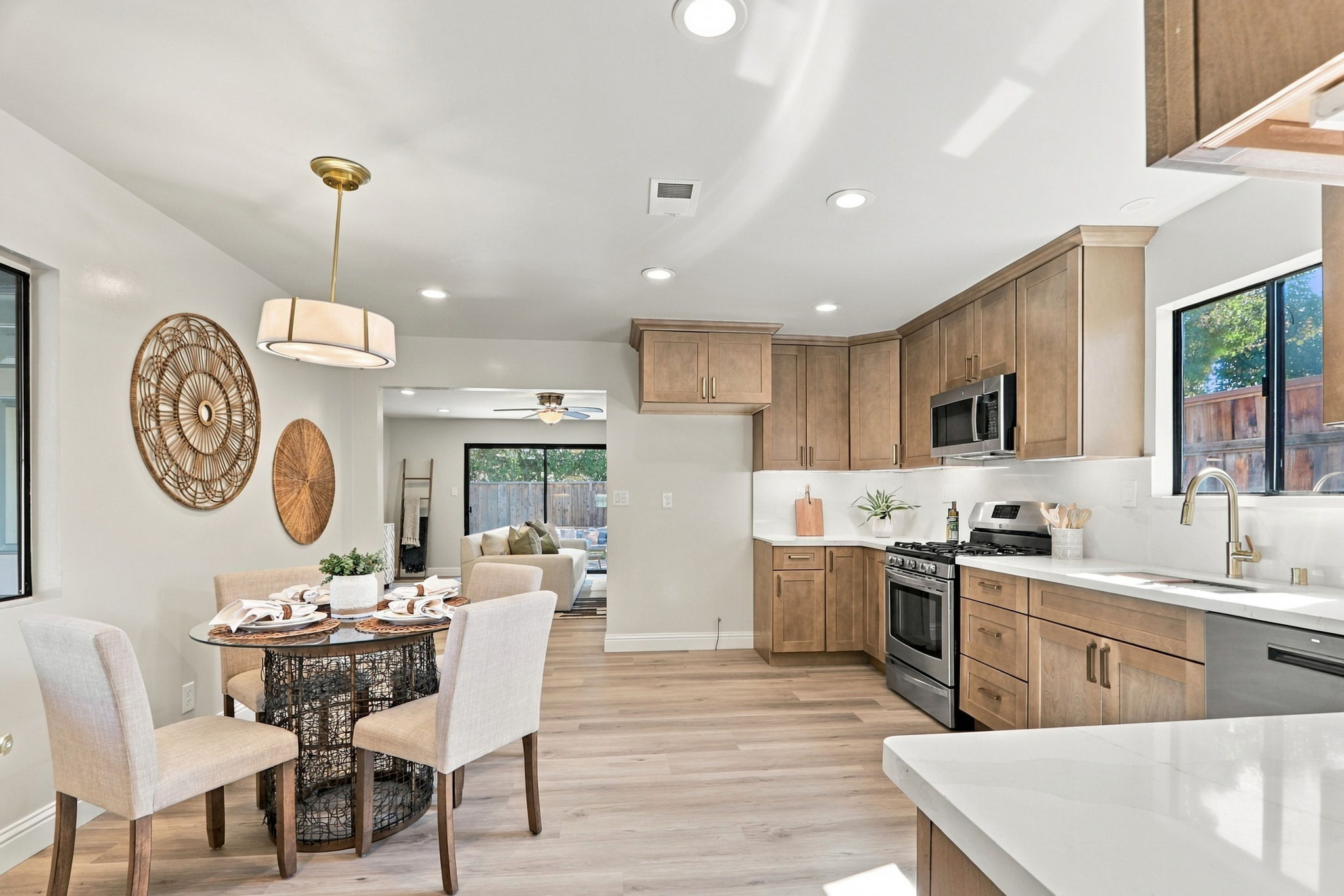 014_F8_4814 Clydelle Ave