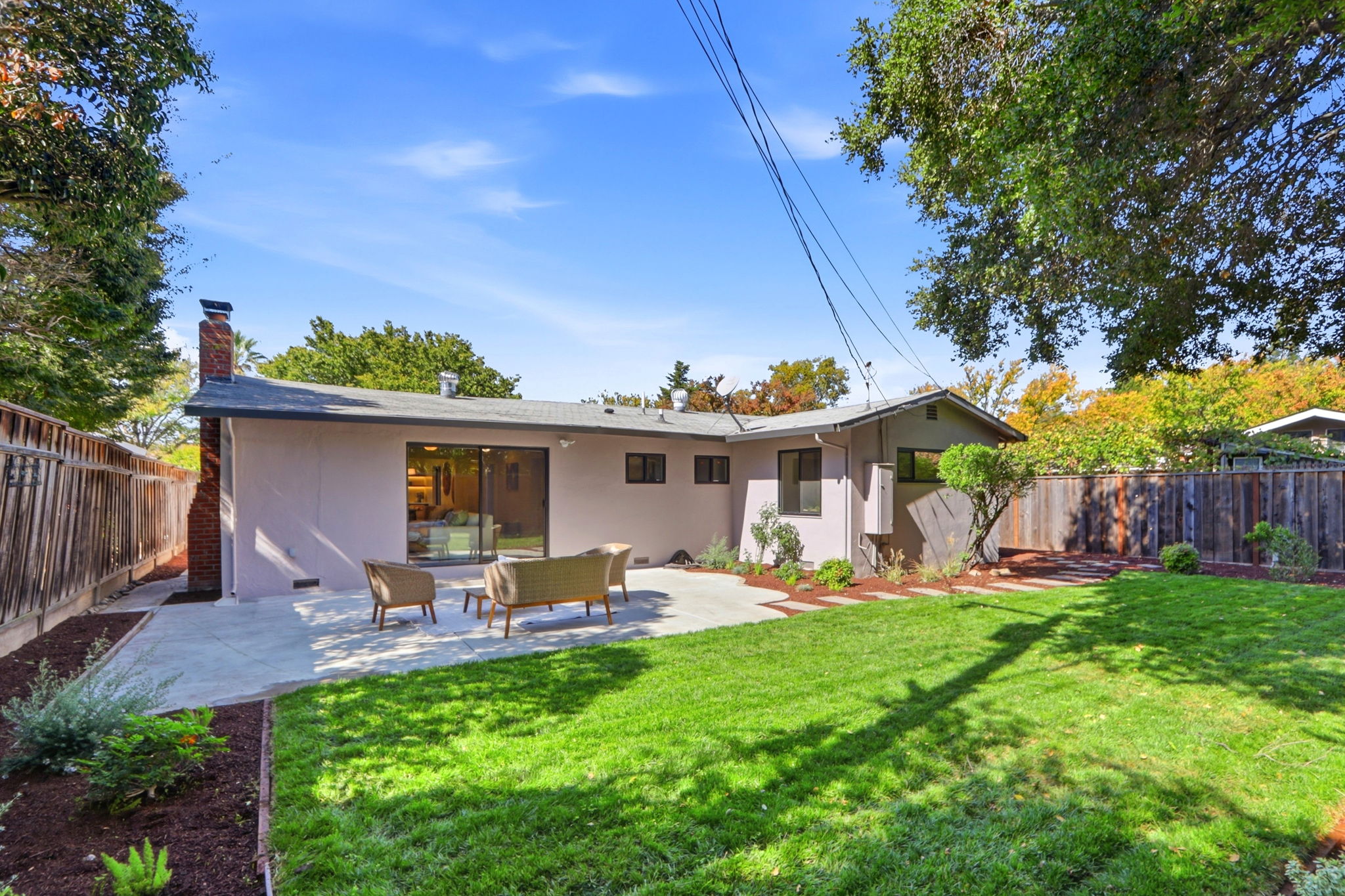 038_F8_4814 Clydelle Ave