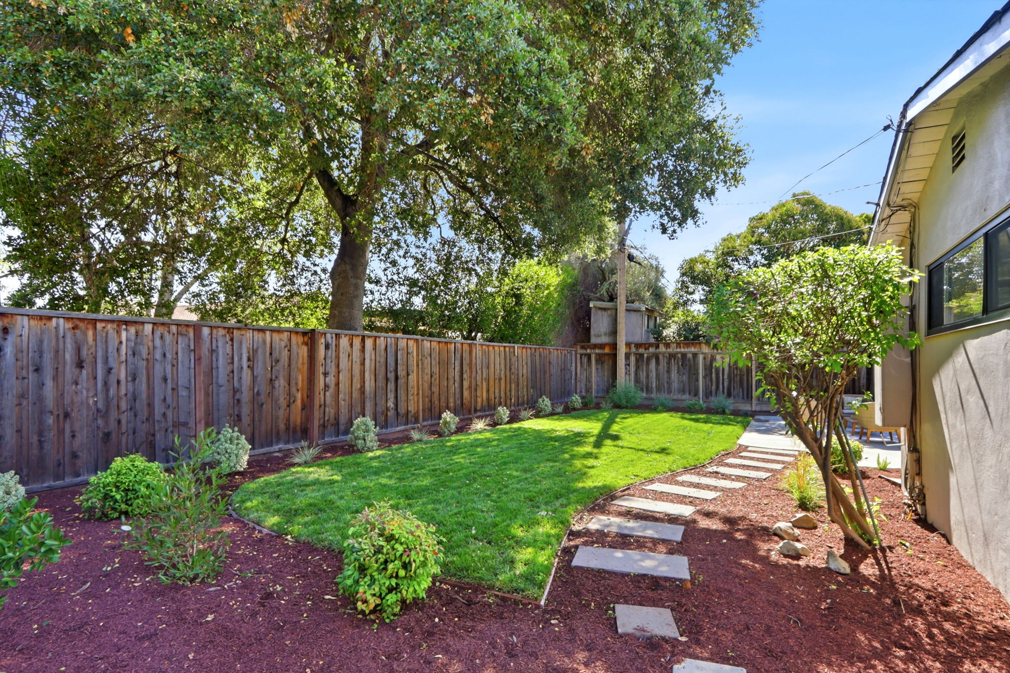 039_F8_4814 Clydelle Ave