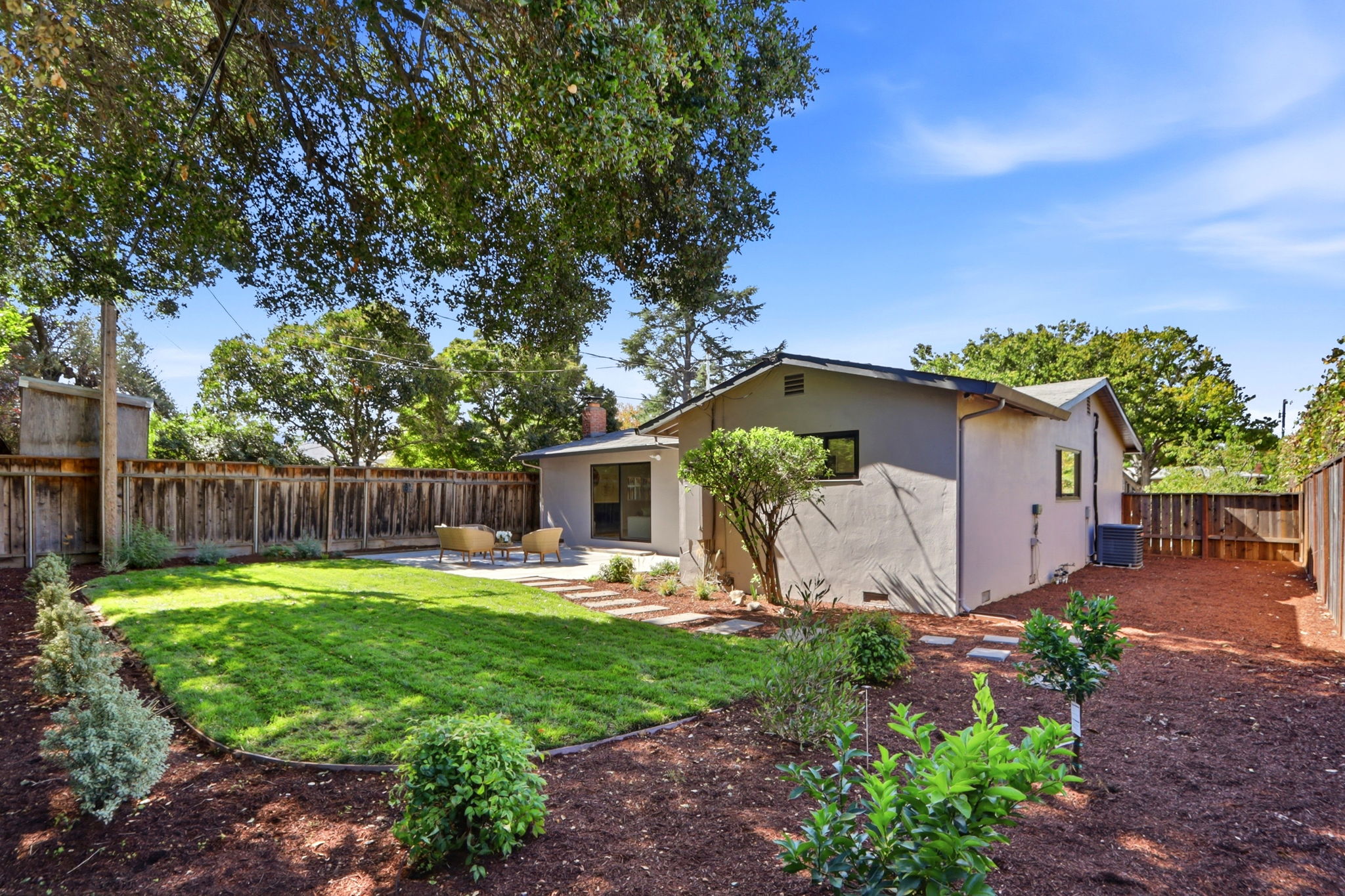 040_F8_4814 Clydelle Ave