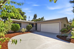 004_F8_4814 Clydelle Ave