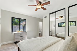 027_F8_4814 Clydelle Ave