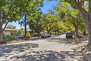 041_F8_4814 Clydelle Ave