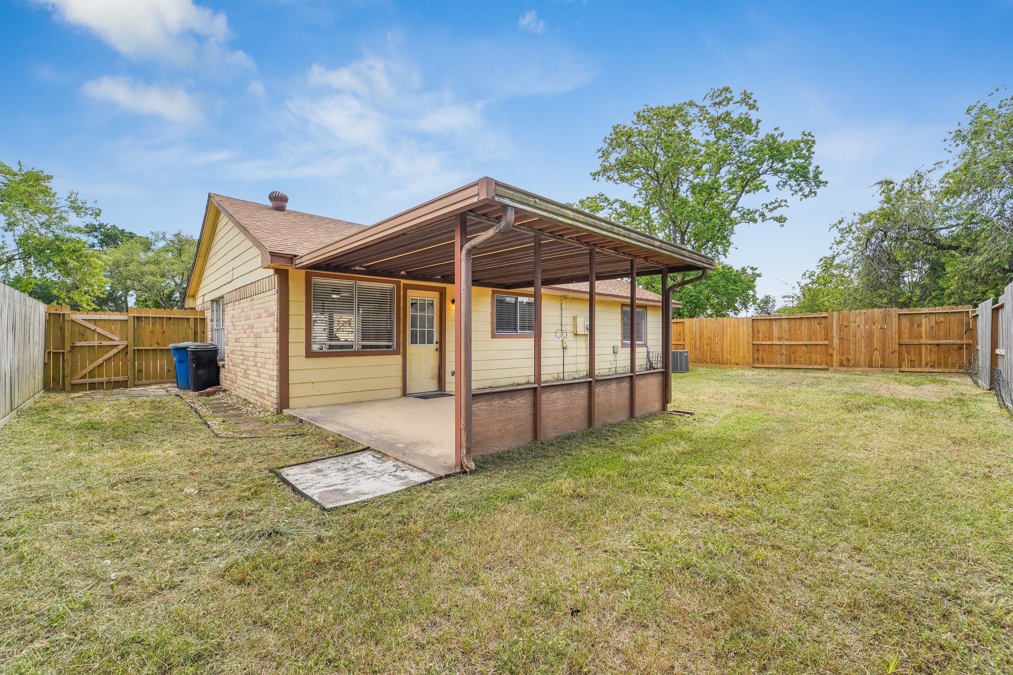 Rivertree Ln-1804-031.jpg