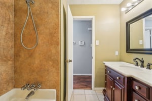 Rivertree Ln-1804-024.jpg
