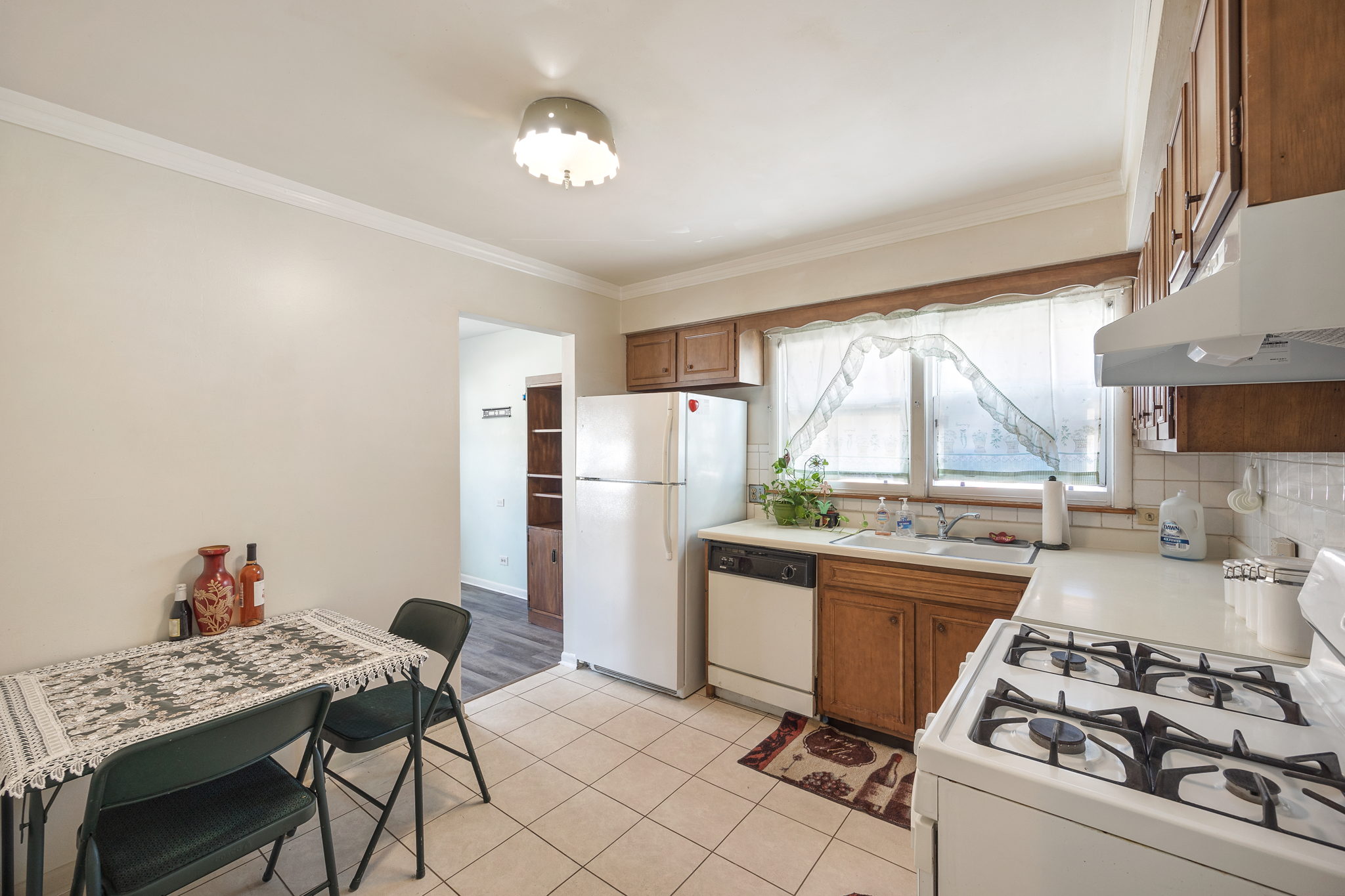 4820 Conrad St, Skokie, IL 60077, USA Photo 6