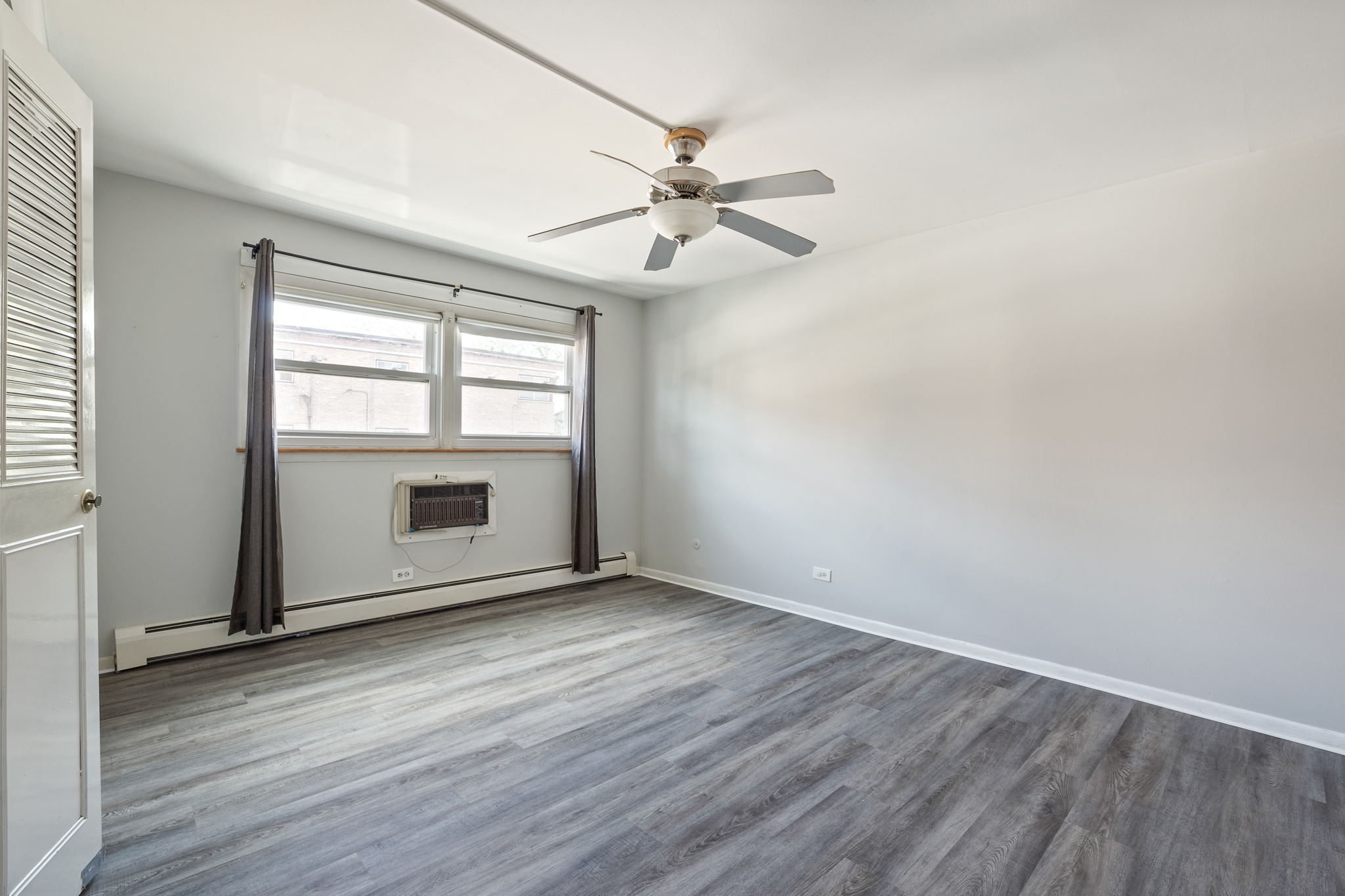 4820 Conrad St, Skokie, IL 60077, USA Photo 8