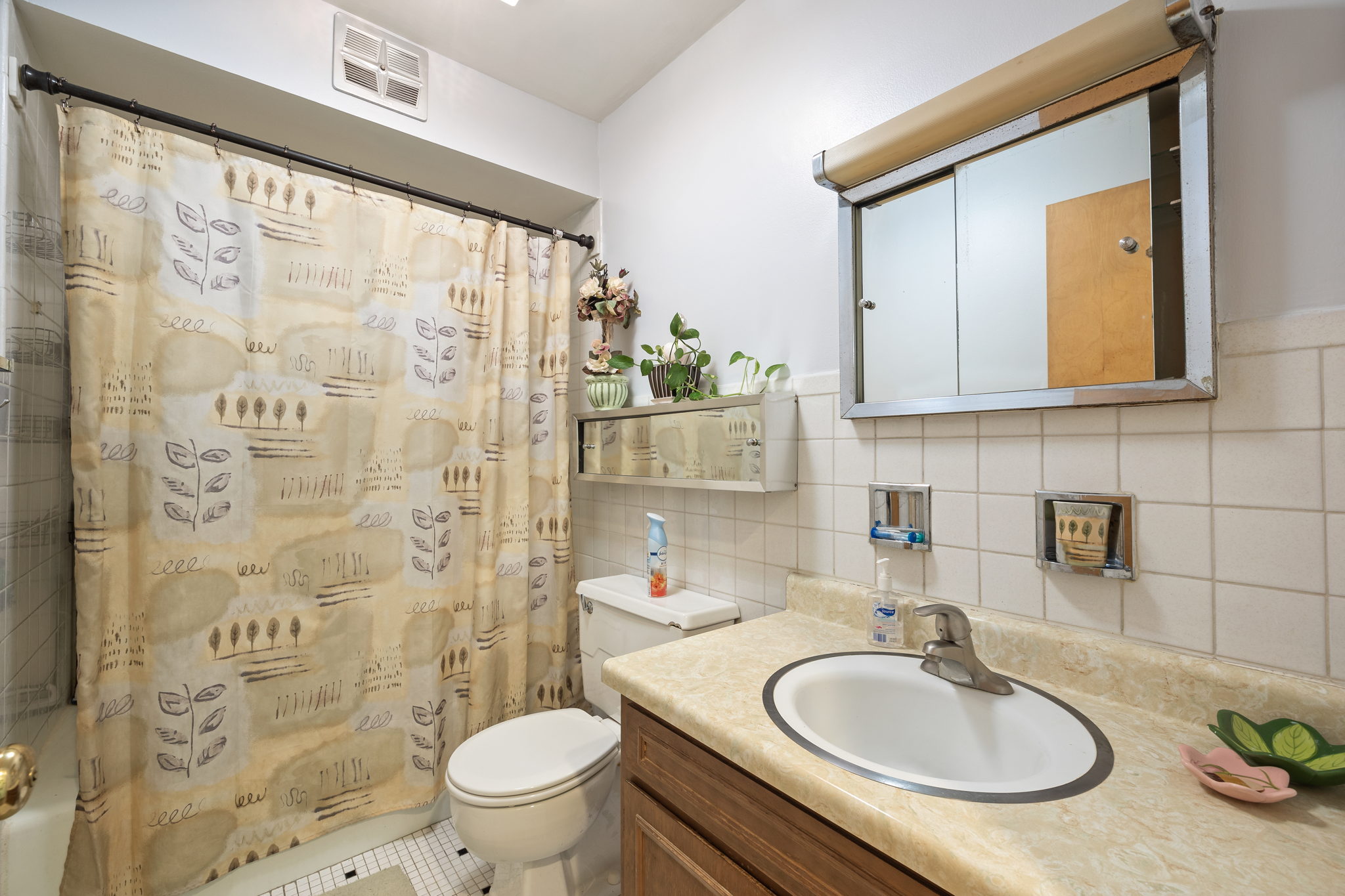 4820 Conrad St, Skokie, IL 60077, USA Photo 9