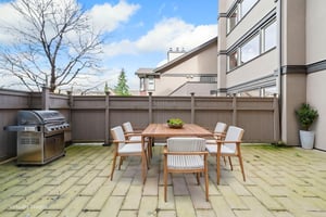 DSC01650 virtually staged.jpeg