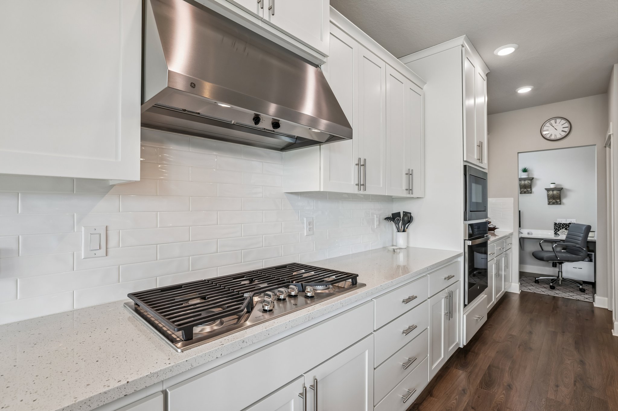 232208 - 4823 S 17th Dr-S0508-023.jpg