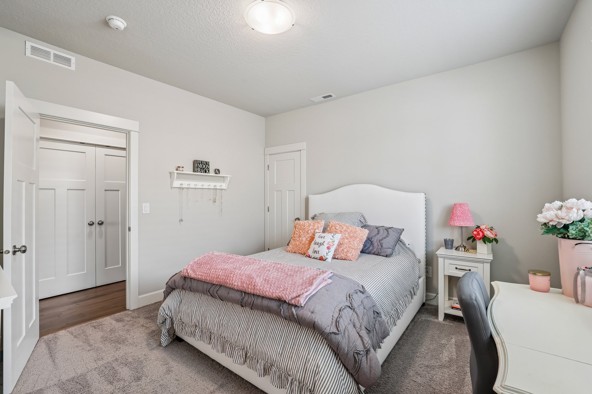 232208 - 4823 S 17th Dr-S0508-026.jpg