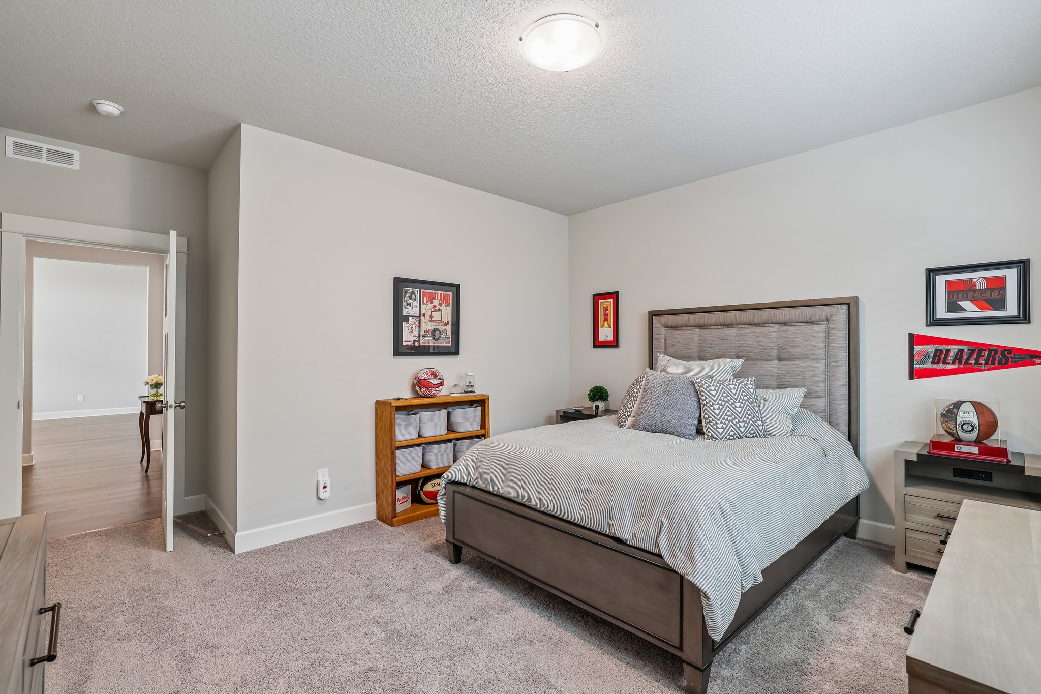 232208 - 4823 S 17th Dr-S0508-036.jpg