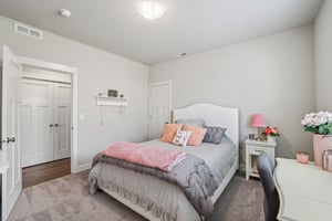 232208 - 4823 S 17th Dr-S0508-026.jpg