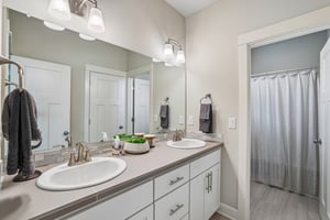 232208 - 4823 S 17th Dr-S0508-027.jpg