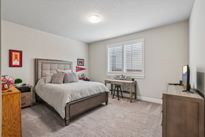232208 - 4823 S 17th Dr-S0508-035.jpg