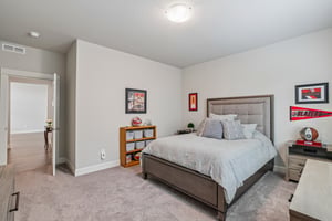 232208 - 4823 S 17th Dr-S0508-036.jpg