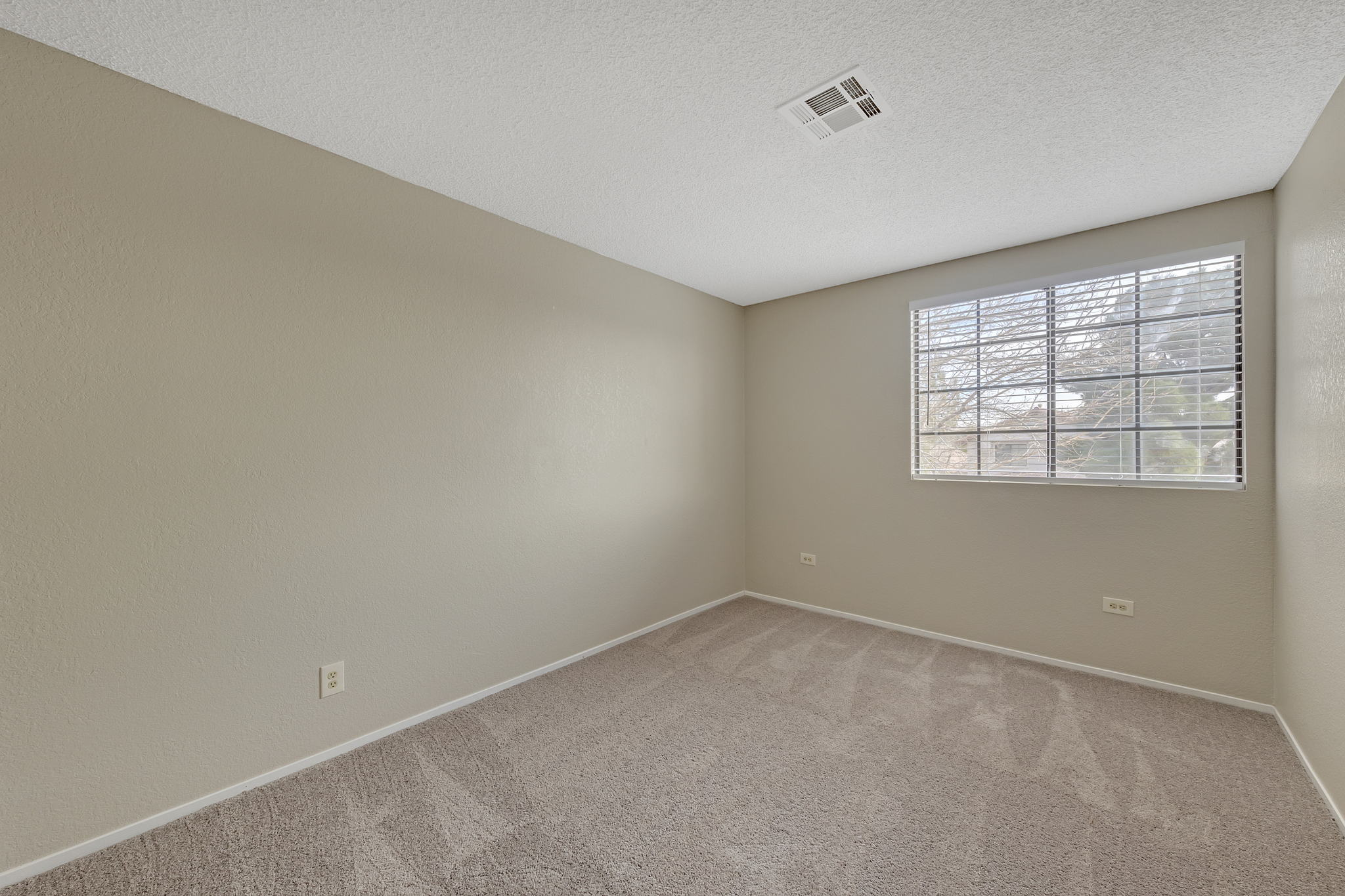 4825 Fiesta Lakes St, Las Vegas, NV 89130, USA Photo 14