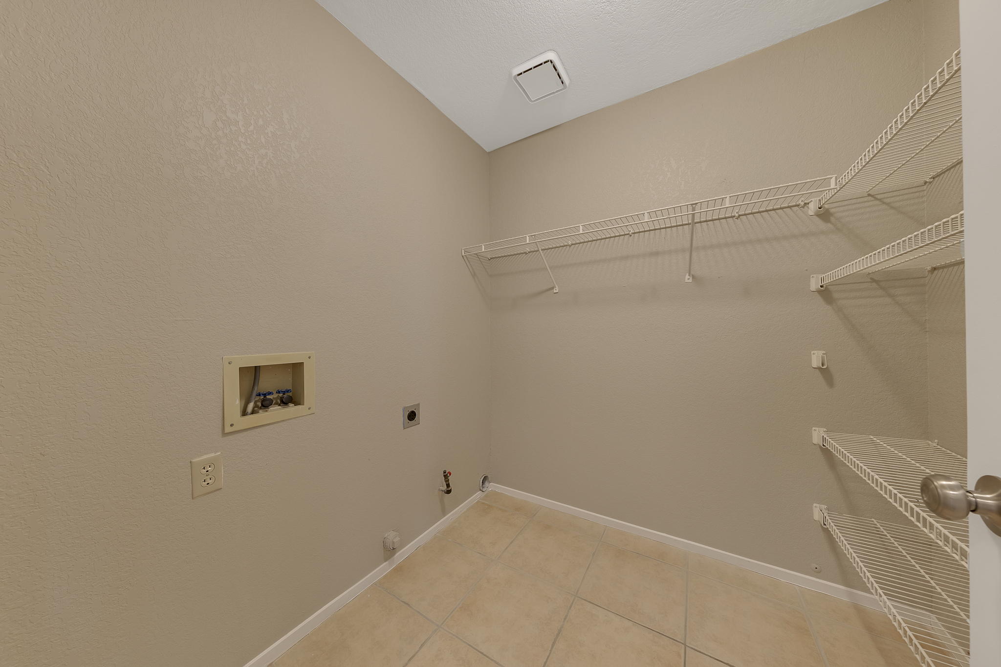 4825 Fiesta Lakes St, Las Vegas, NV 89130, USA Photo 12