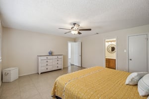 Sunlit Well Dr-016.jpg