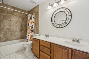 Sunlit Well Dr-017.jpg
