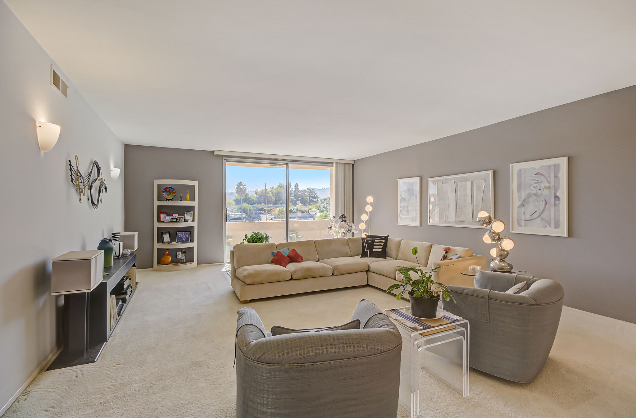 Whitsett Ave 302-003