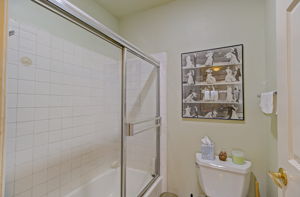 Whitsett Ave 302-016