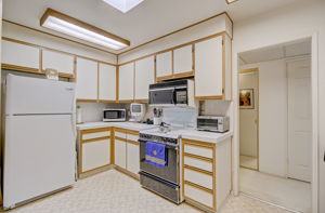 Whitsett Ave 302-010