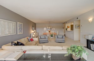 Whitsett Ave 302-006