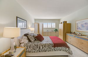 Whitsett Ave 302-022