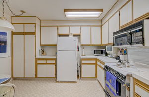 Whitsett Ave 302-008