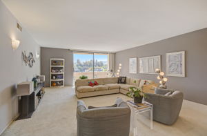 Whitsett Ave 302-003