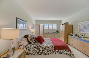 Whitsett Ave 302-020