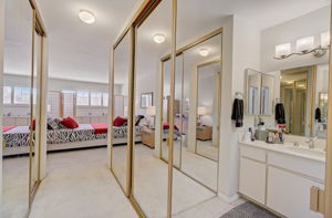 Whitsett Ave 302-017