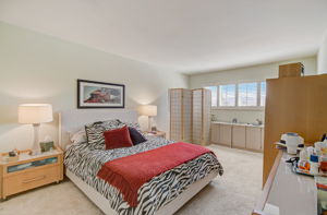 Whitsett Ave 302-019