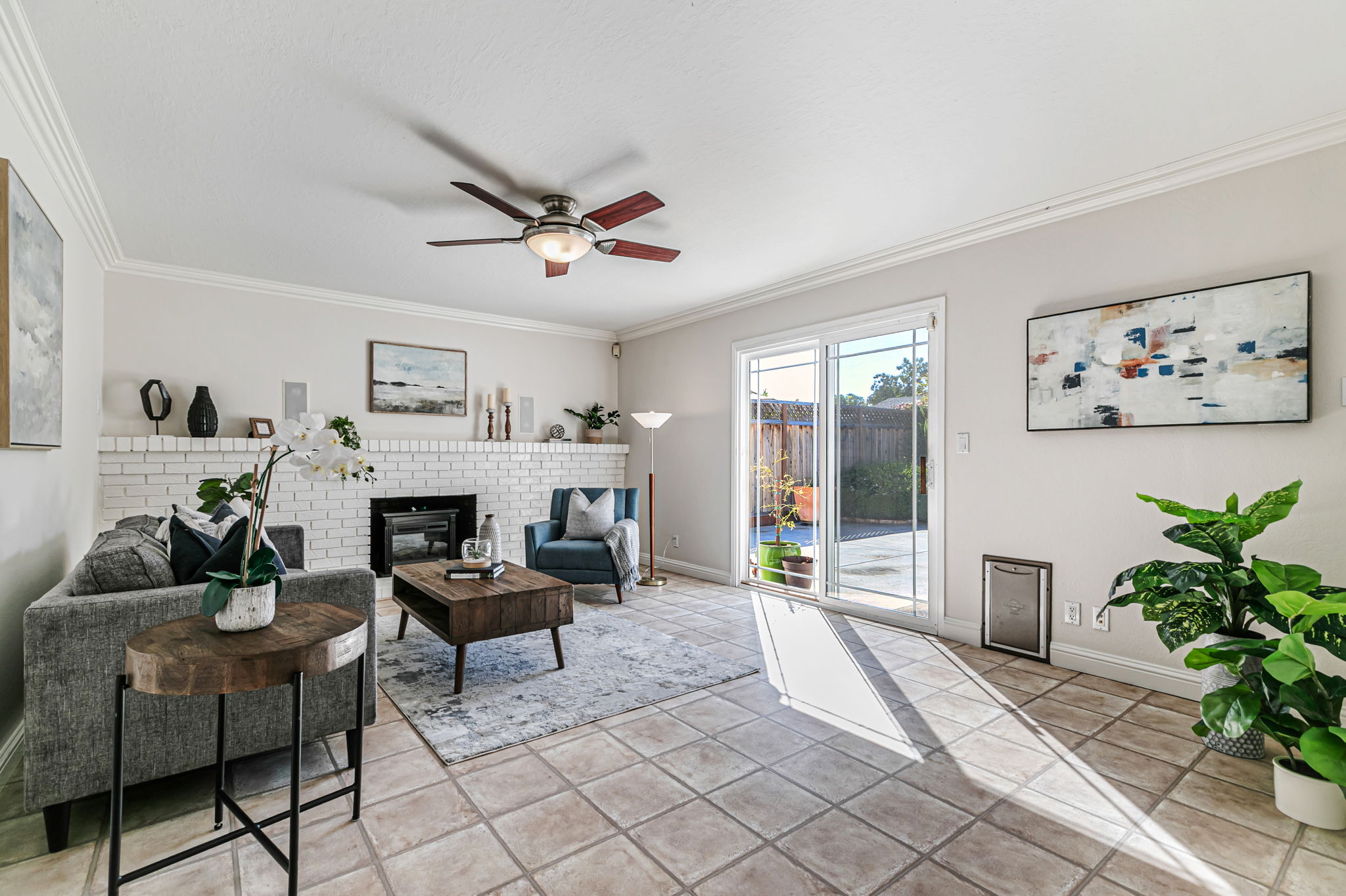 010_483 Churchill Park Dr