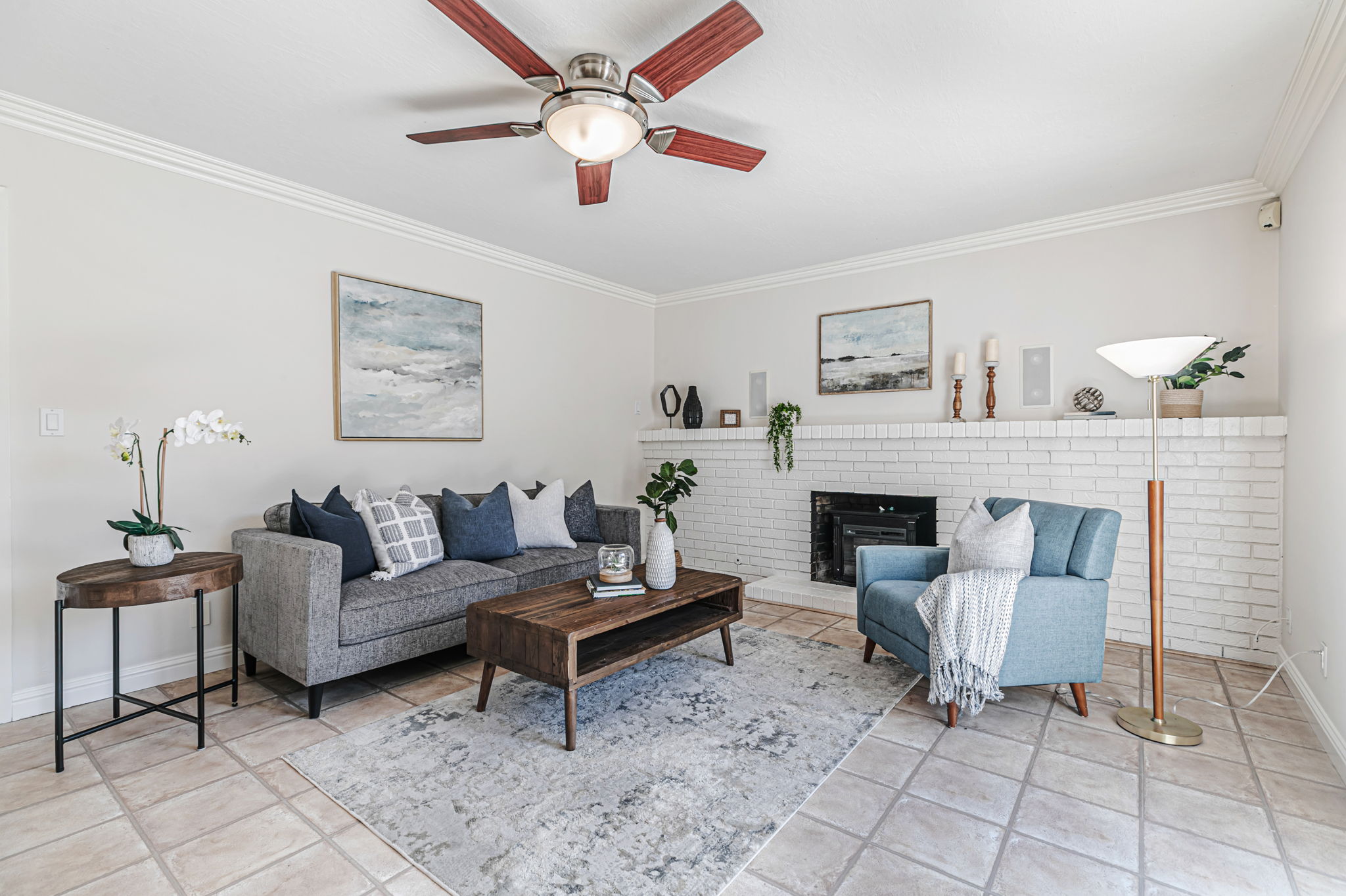 011_483 Churchill Park Dr